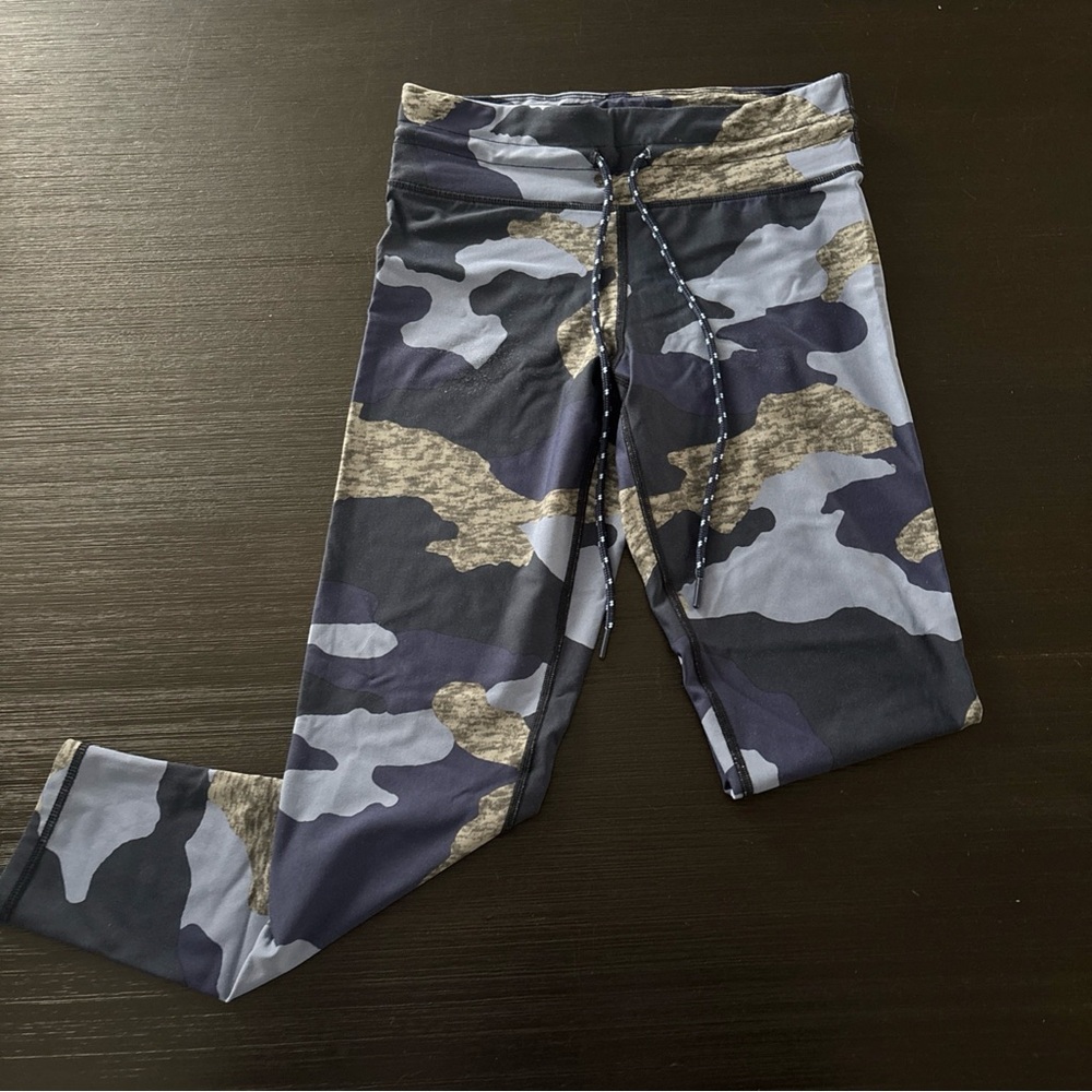 Aerie Chill Play Move Blue Camo Leggings Size Medium